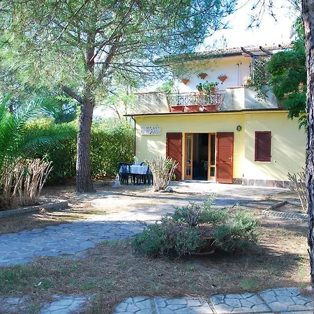 Acacia - Zona Centrale, Con Clima, Giardino Privato E Posto Auto