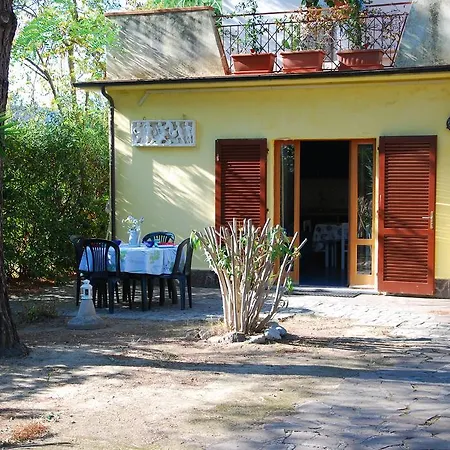 Apartment Acacia - Zona Centrale, Con Clima, Giardino Privato E Posto Auto